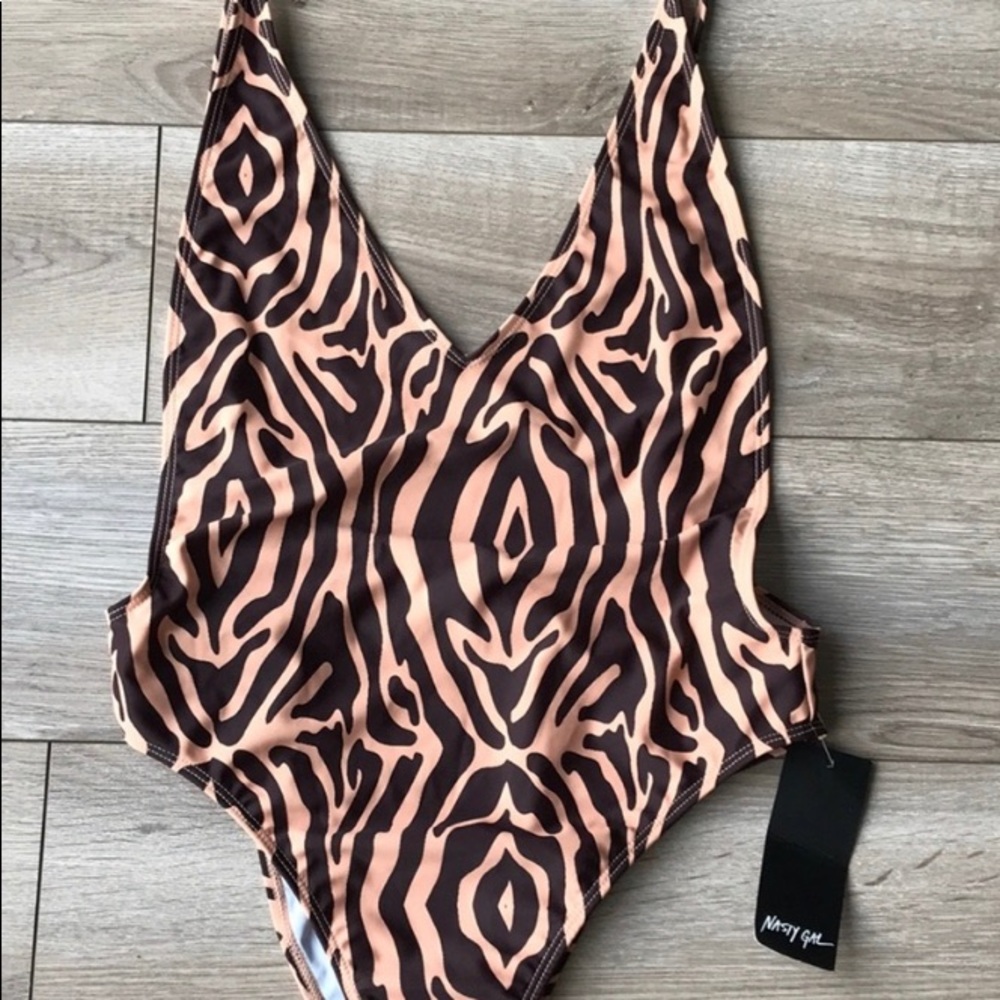 New with tags suit!!